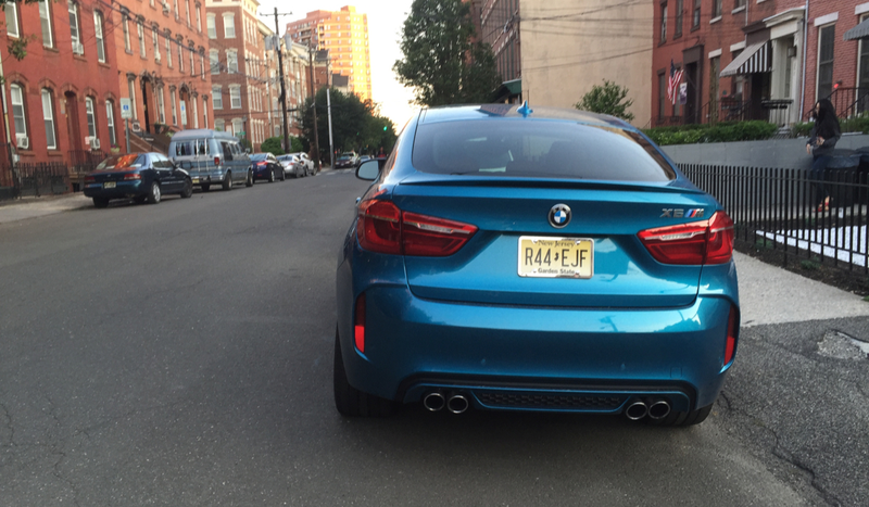 Illustration for article titled The BMW X6 M Is 567 Horsepower Of Useless, Lovable Madness
